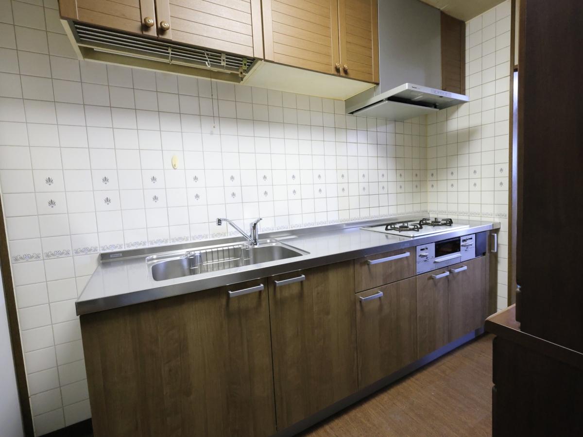 使えるものはそのままに、賢く整えたキッチン